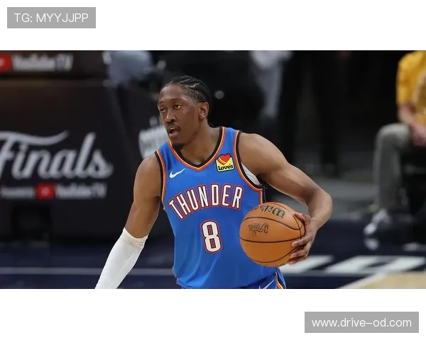 杰伦·威廉姆斯无球跑动制造空位，拉开雷霆外线空间