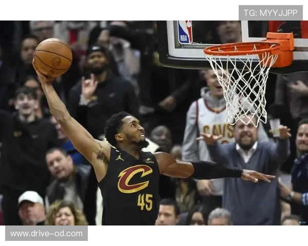 米切尔突破创造更多得分机会 提升骑士关键时刻火力